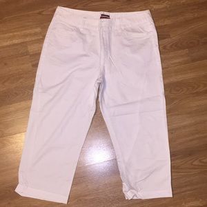 Women’s Merona Size 10 White Stretch Capris
